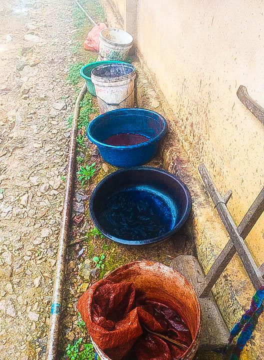 Nhuộm chàm khăn thổ cẩm