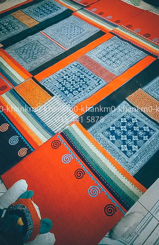 Người Mông là những con người tạo ra những chiếc thảm treo tường thổ cẩm