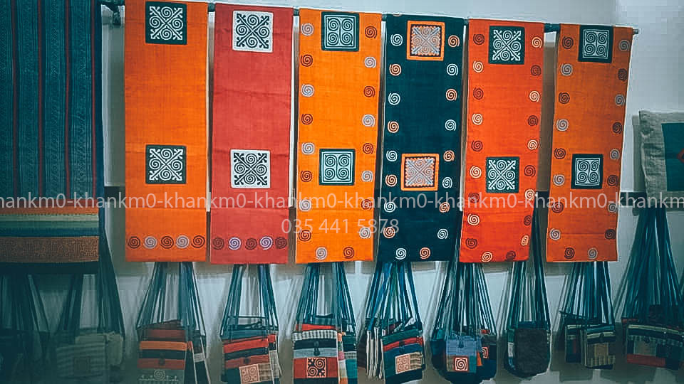 Những tấm vải thổ cẩm Mông