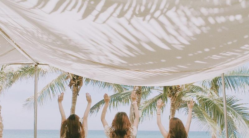 Chụp ảnh sau lưng là một trào lưu chụp ảnh đẹp của giới trẻ