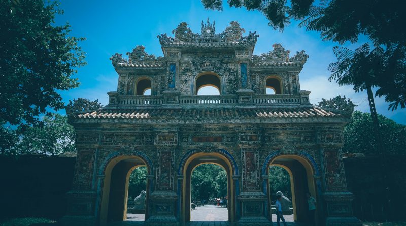 Bên ngoài đại nội