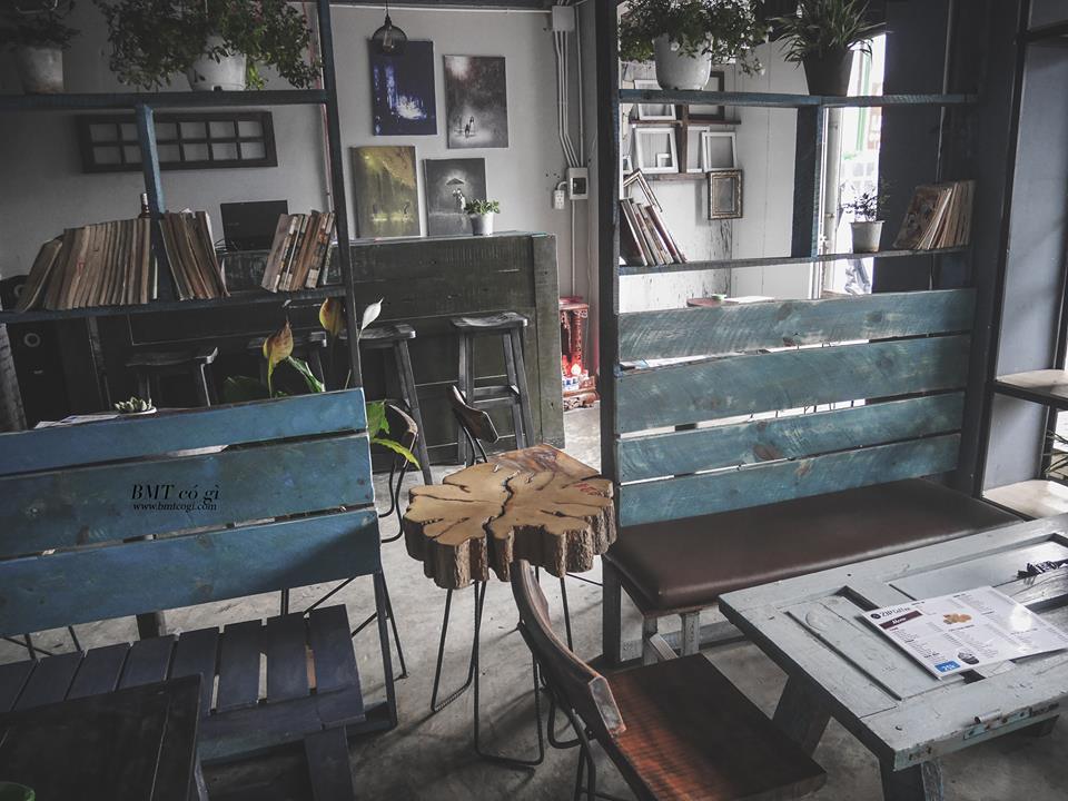 nhỏ nhắn cũ kỹ