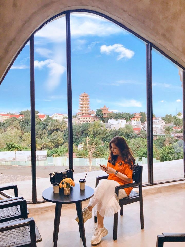 nhìn từ bên trong