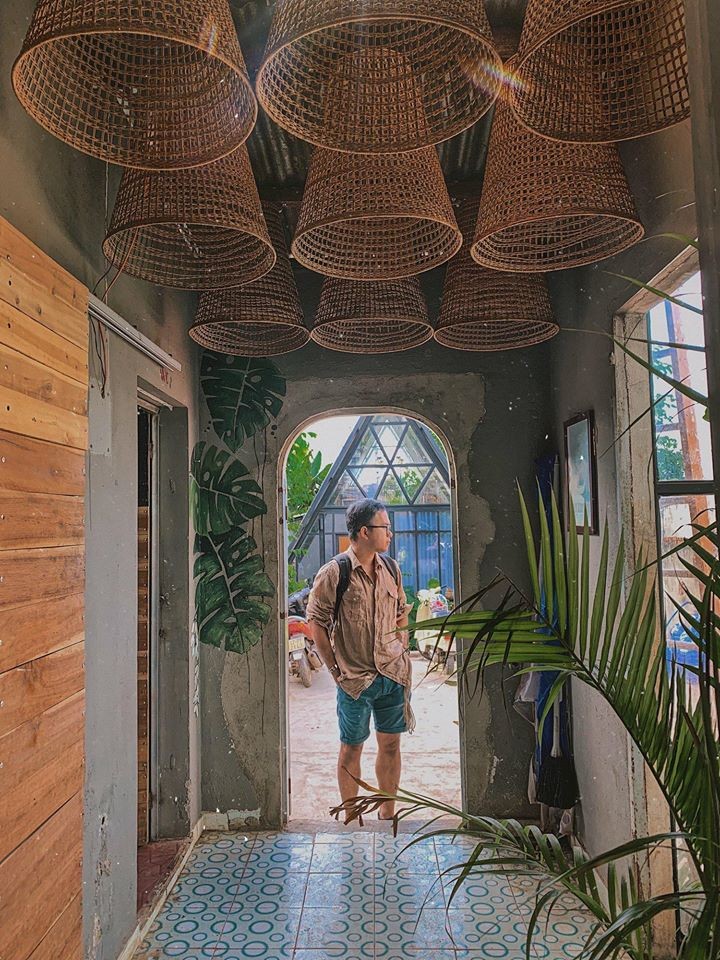 ở một góc khác