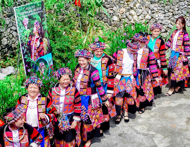 cùng tham gia lễ hội