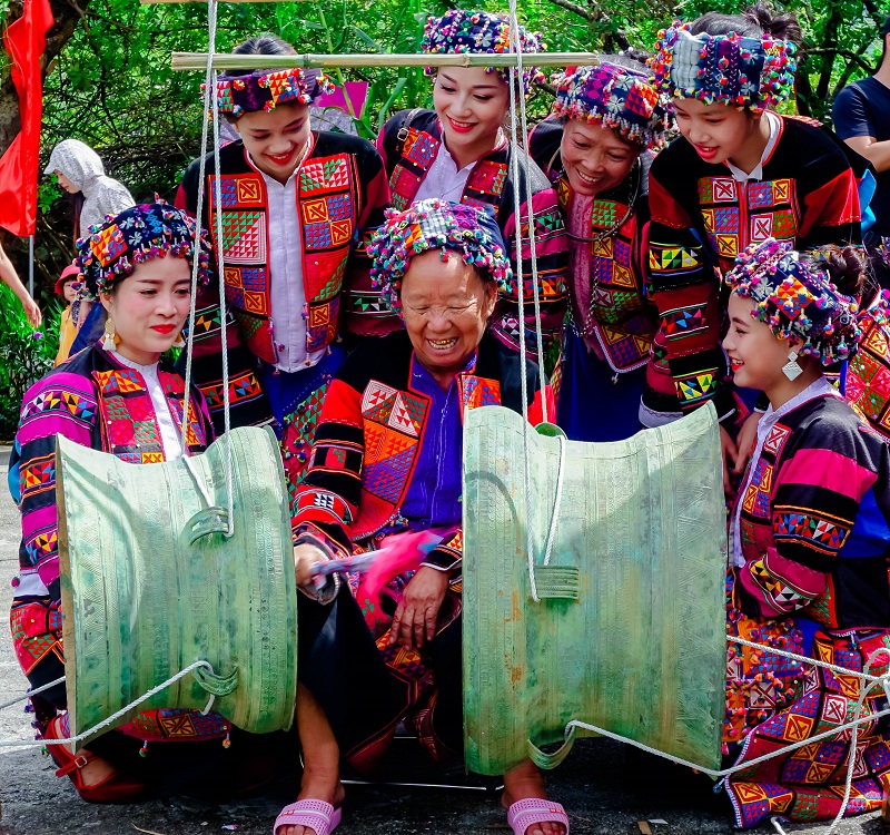 nào cùng lại đây nào