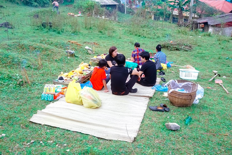 cuốn chiếu cùng người thân ăn