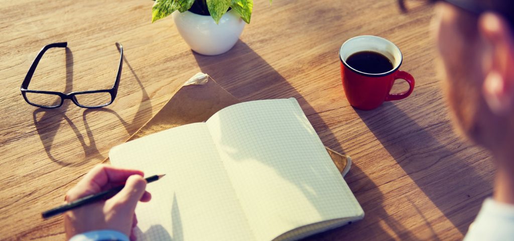 travel blogger kiếm tiền từ đâu