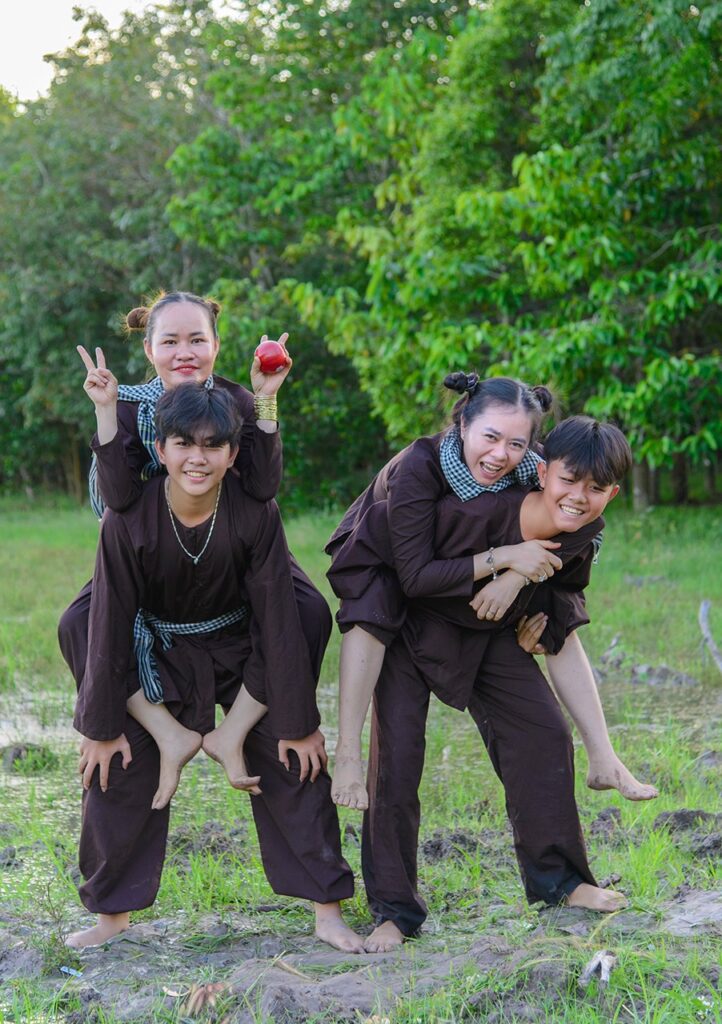 cho thuê áo bà ba khăn rằn