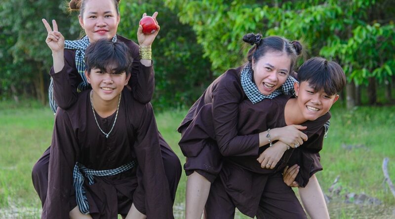 cho thuê áo bà ba khăn rằn