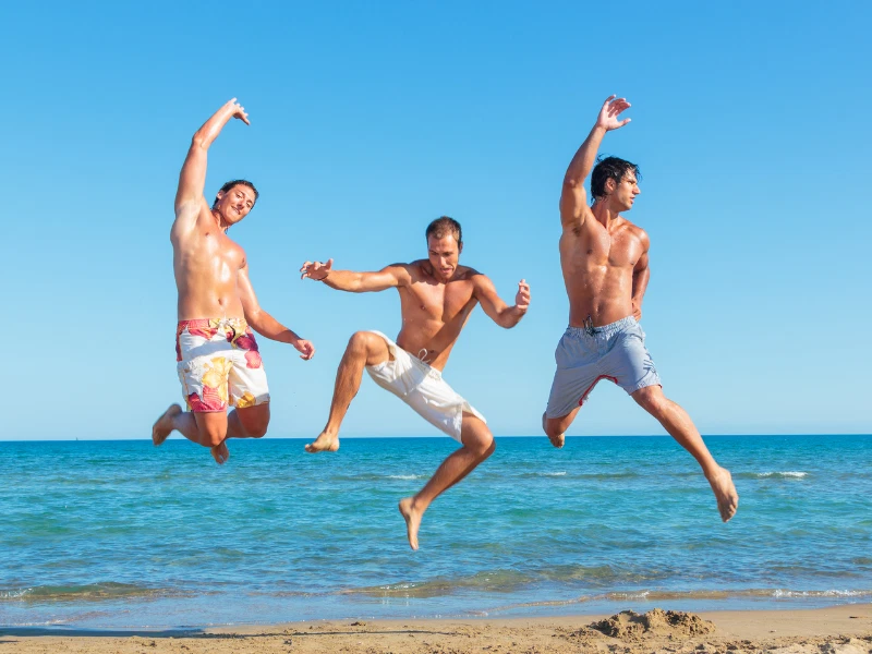 trang phục đi biển nam