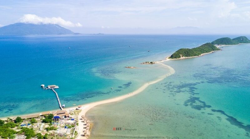 u50 đi biển mặc gì