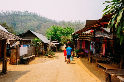 làng cổ dài huay pu keng
