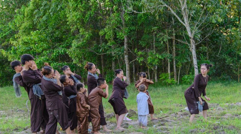 cho thuê áo bà ba khăn rằn