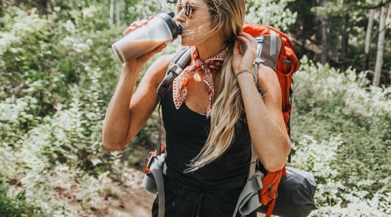 trang phục leo núi mùa hè