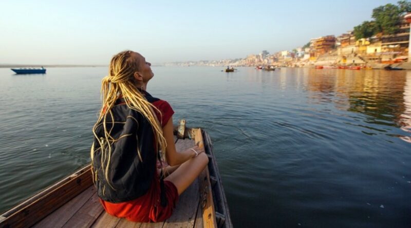 có nên đi du lịch nước ngoài một mình không